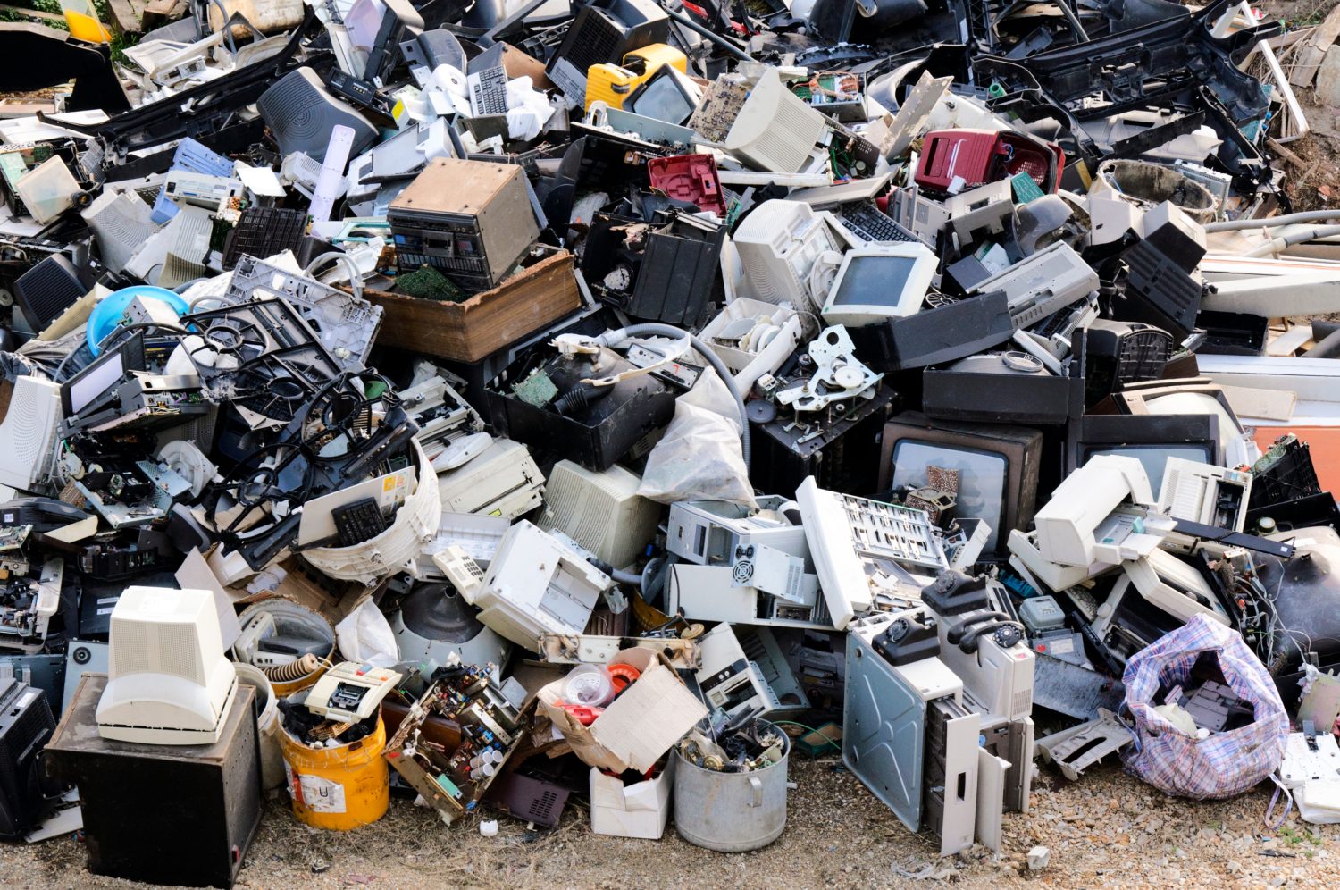 Scade numărul operatorilor de deșeuri electronice în România după înăsprirea licențierii