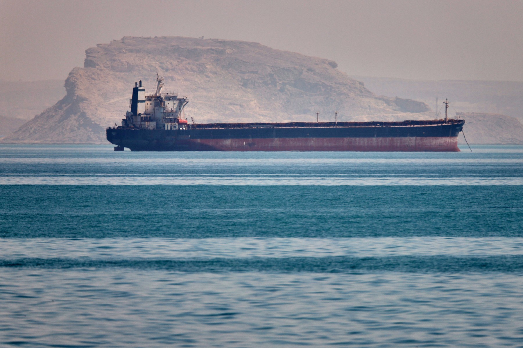 Prețurile petrolului în creștere pe fondul restricțiilor de export impuse de rafinăriile din China