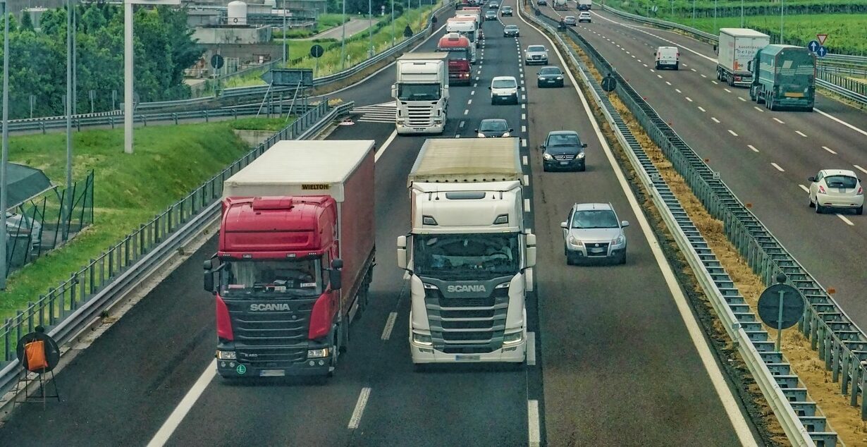Transportatorii cer reevaluarea taxelor și monitorizarea sistemului TollRo după problemele de funcționare