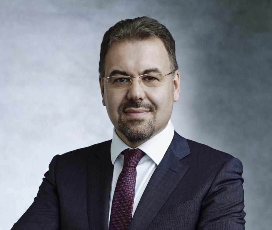 Impactul inteligenței artificiale asupra creșterii economice: trecerea către o economie binară
