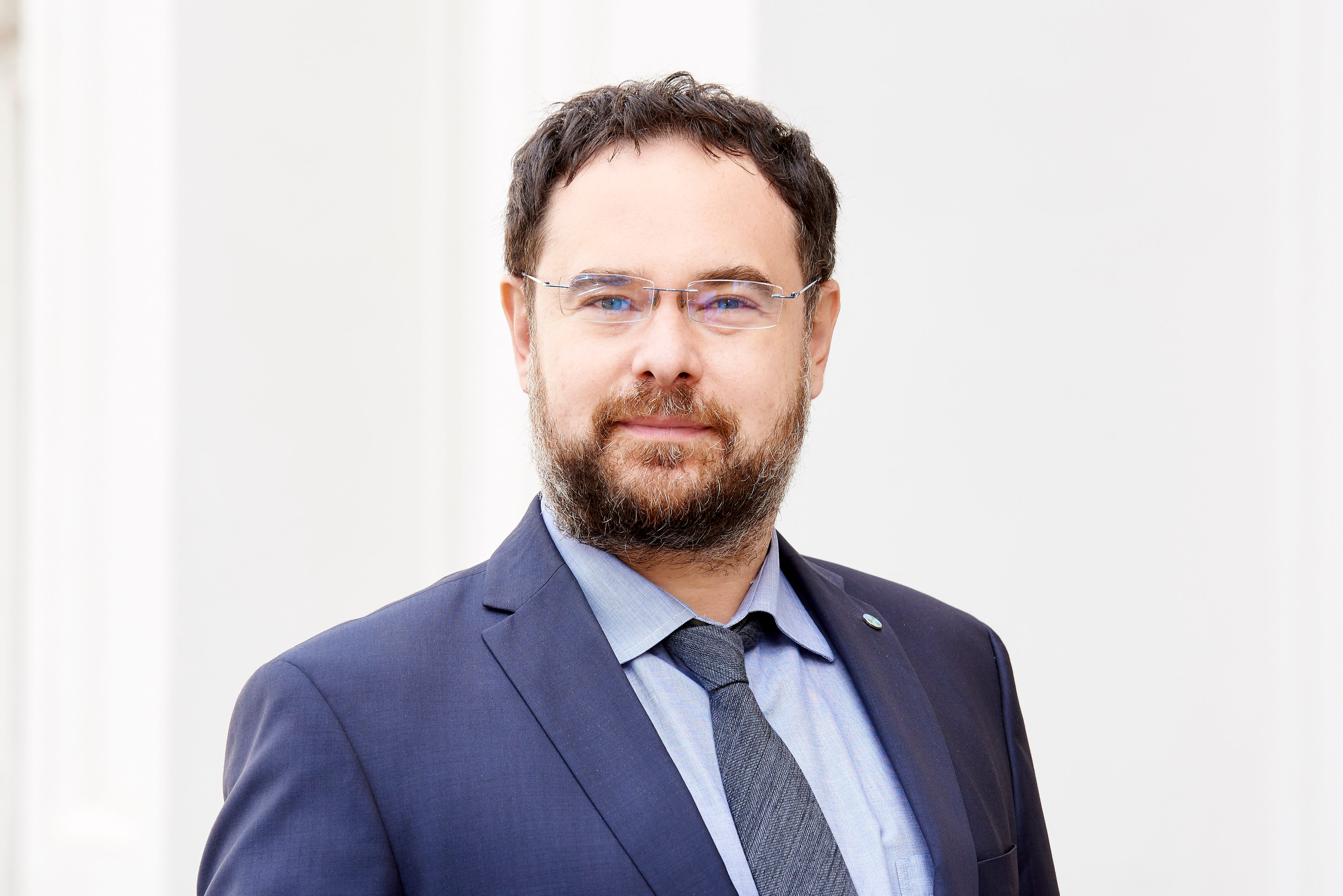 Previziuni pentru cursul valutar: Se anticipează o depreciere a leului în raport cu euro