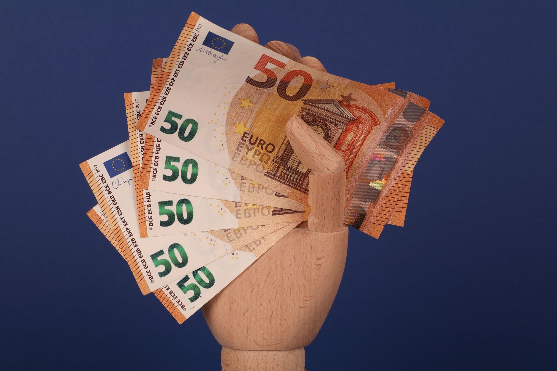Curs valutar BNR: Euro atinge un nou maxim istoric față de leu