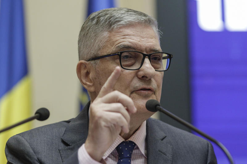 Daniel Dăianu avertizează asupra crizei economice înainte de decizia S&P pentru România