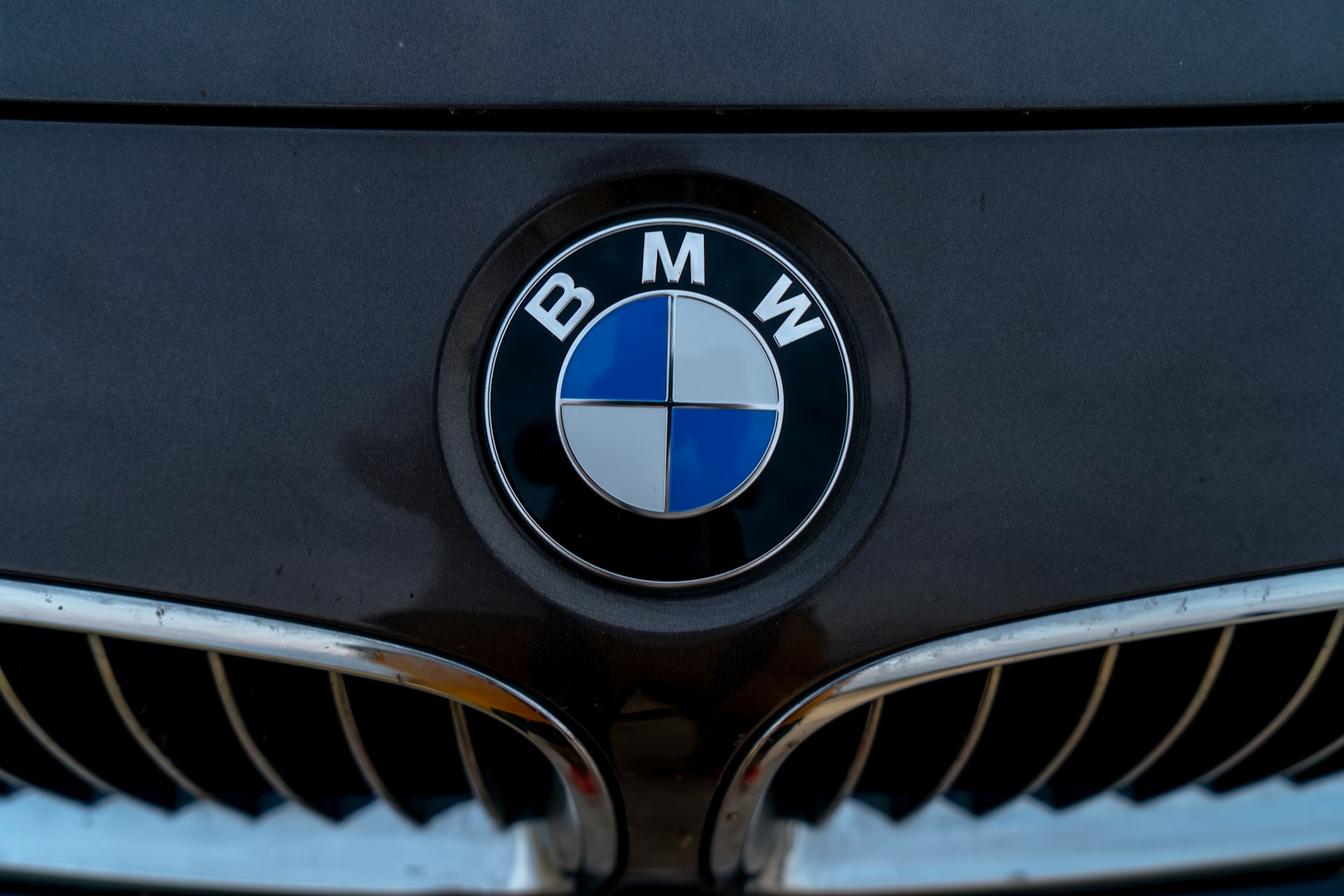 BMW implementează un plan de restructurare pentru a crește marjele de profit și a integra inteligența artificială