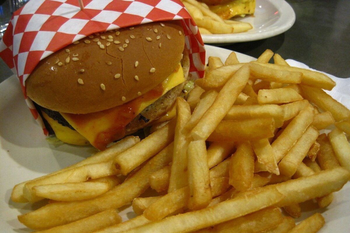 McDonald’s utilizează algoritmi de inteligență artificială pentru stabilirea prețurilor în restaurante