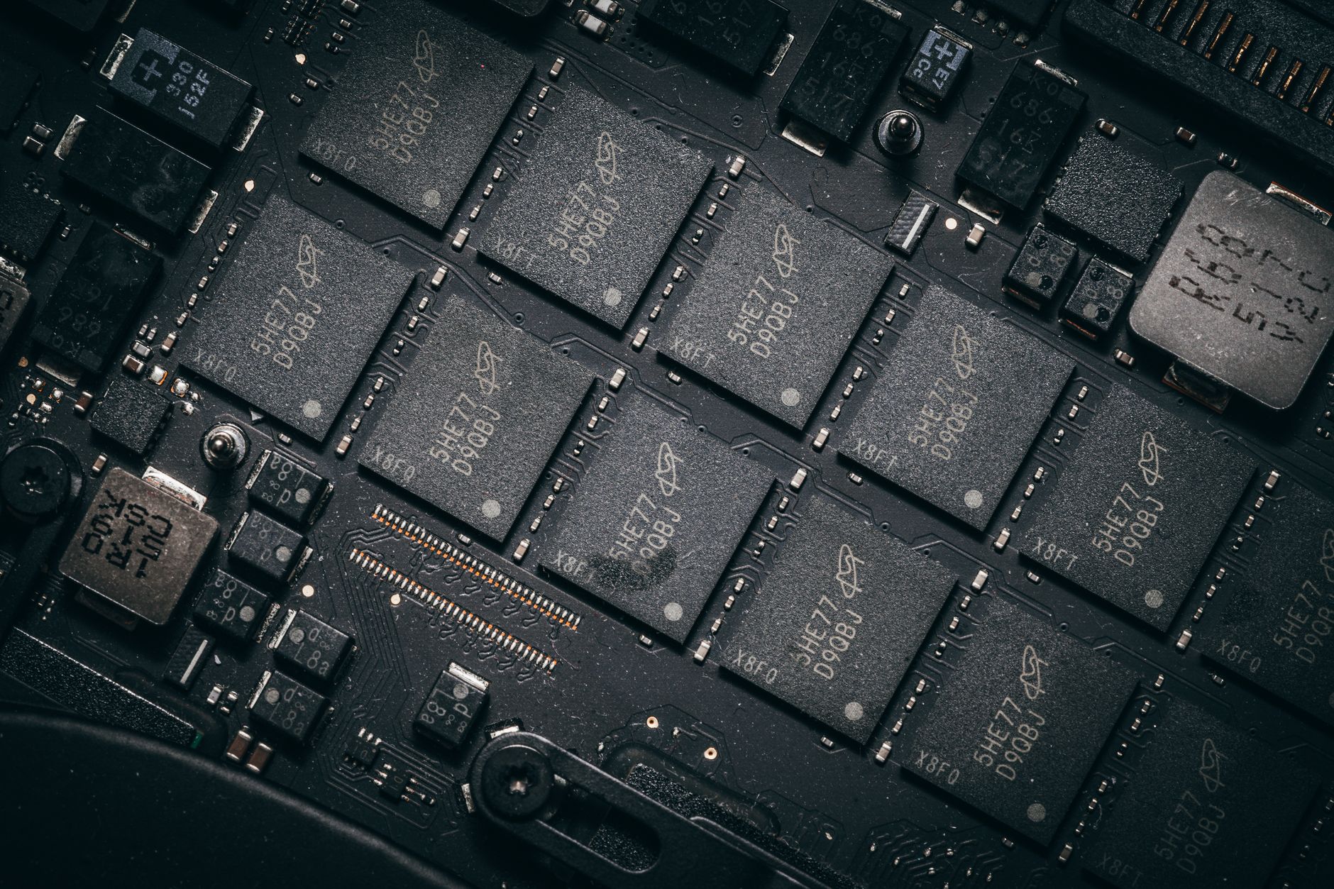 Amazon planifică transferul unor cipuri Nvidia în valoare de 8 miliarde de dolari către investitori