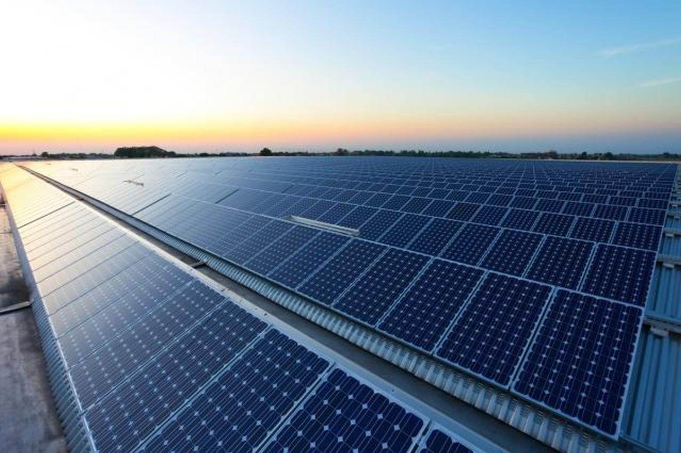 Noile construcții din România vor fi obligate să permită instalarea panourilor solare