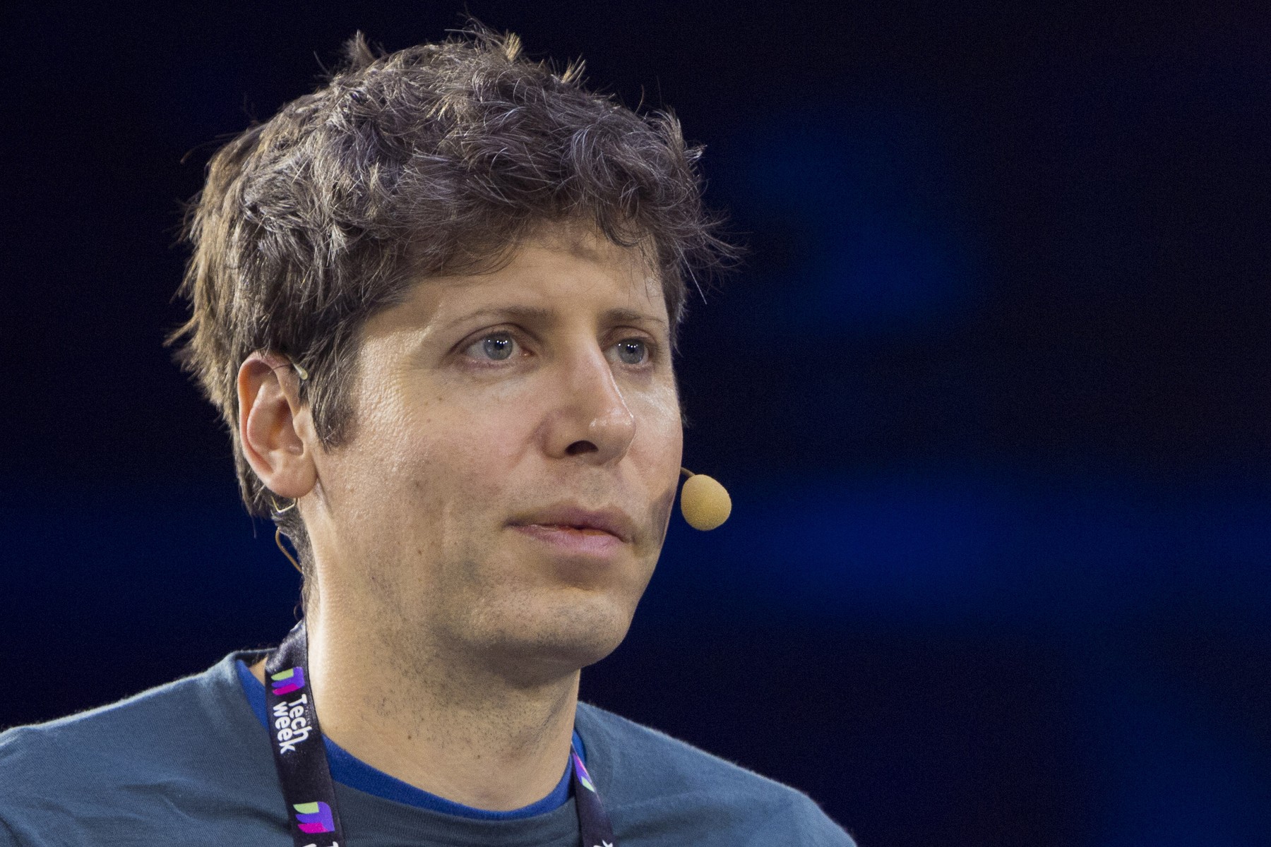 Sam Altman susține că riscurile inteligenței artificiale sunt inevitabile și respinge reglementările stricte