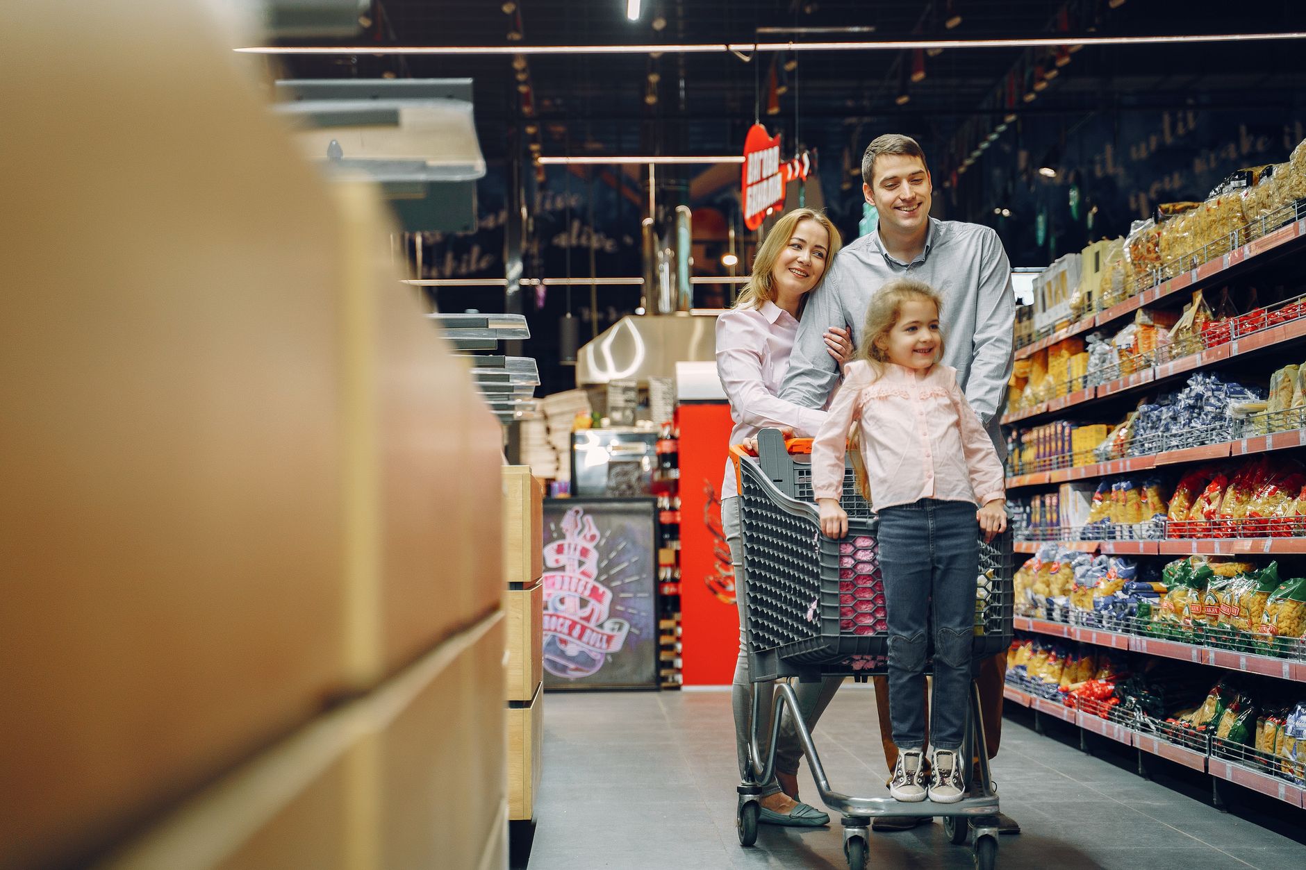 Inflația revine în marile economii ale lumii; Discrepanțe între prețuri și încrederea consumatorilor