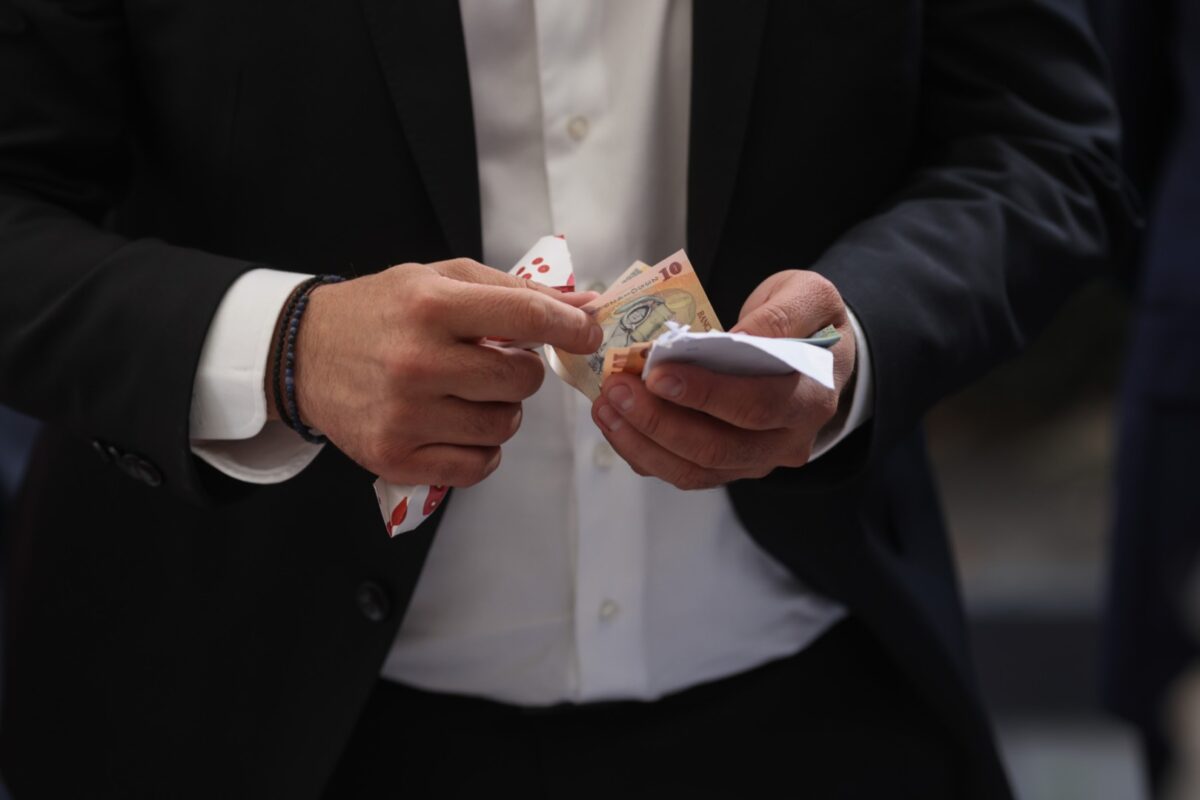 Transparența salarială în România: Întârzierea transpunerii directivei europene aduce riscuri juridice