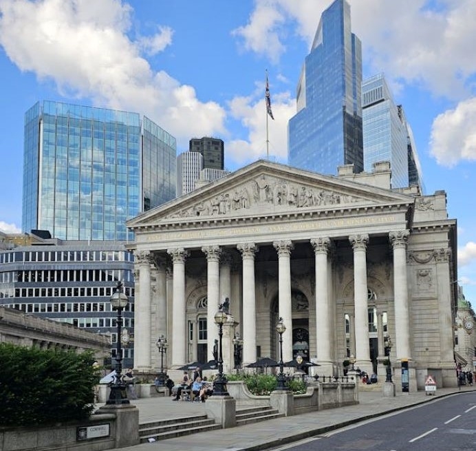 Exodul miliardarilor din Londra: 160 de miliarde de dolari au părăsit Marea Britanie din cauza taxelor