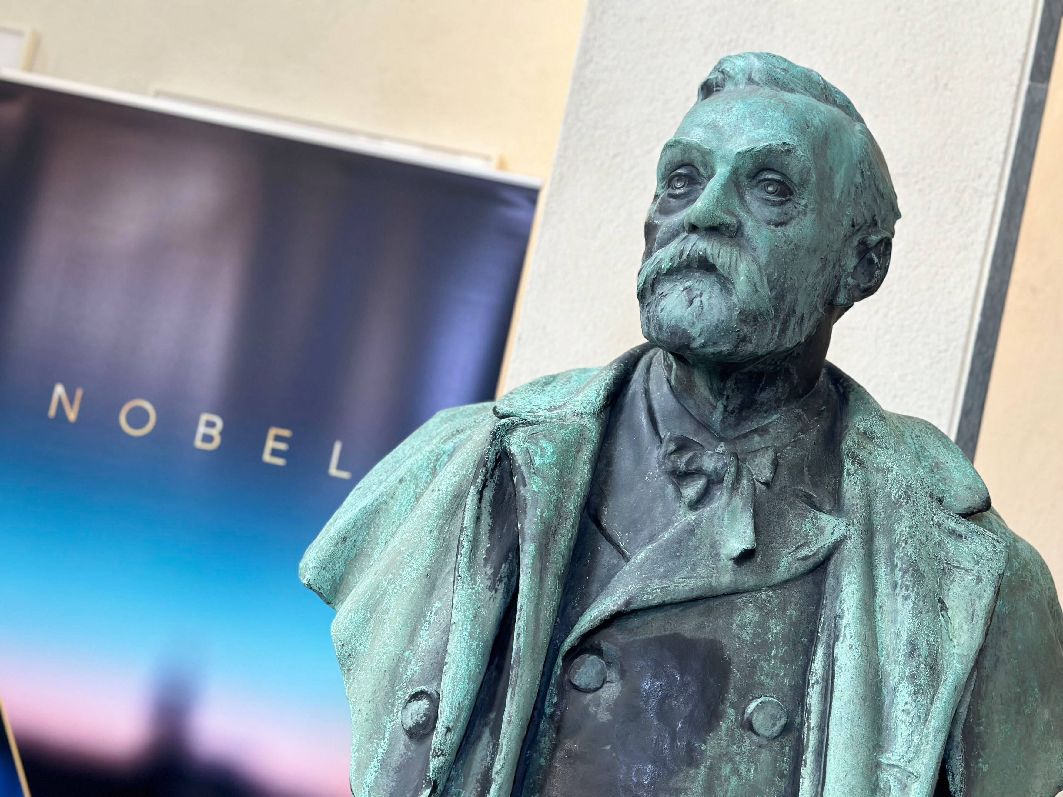 Cercetările despre „mantia invizibilității” și tehnologia OLED sunt printre favoritele Premiului Nobel pentru Fizică 2026