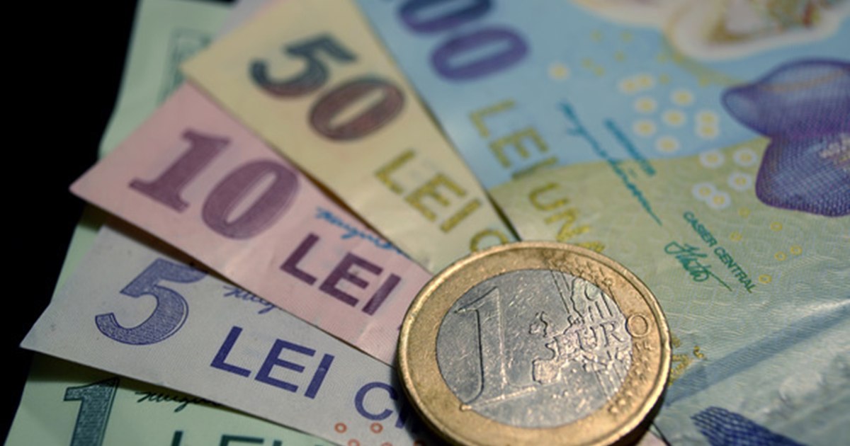 Cursul euro a atins un nou record în România: leul continuă să se deprecieze