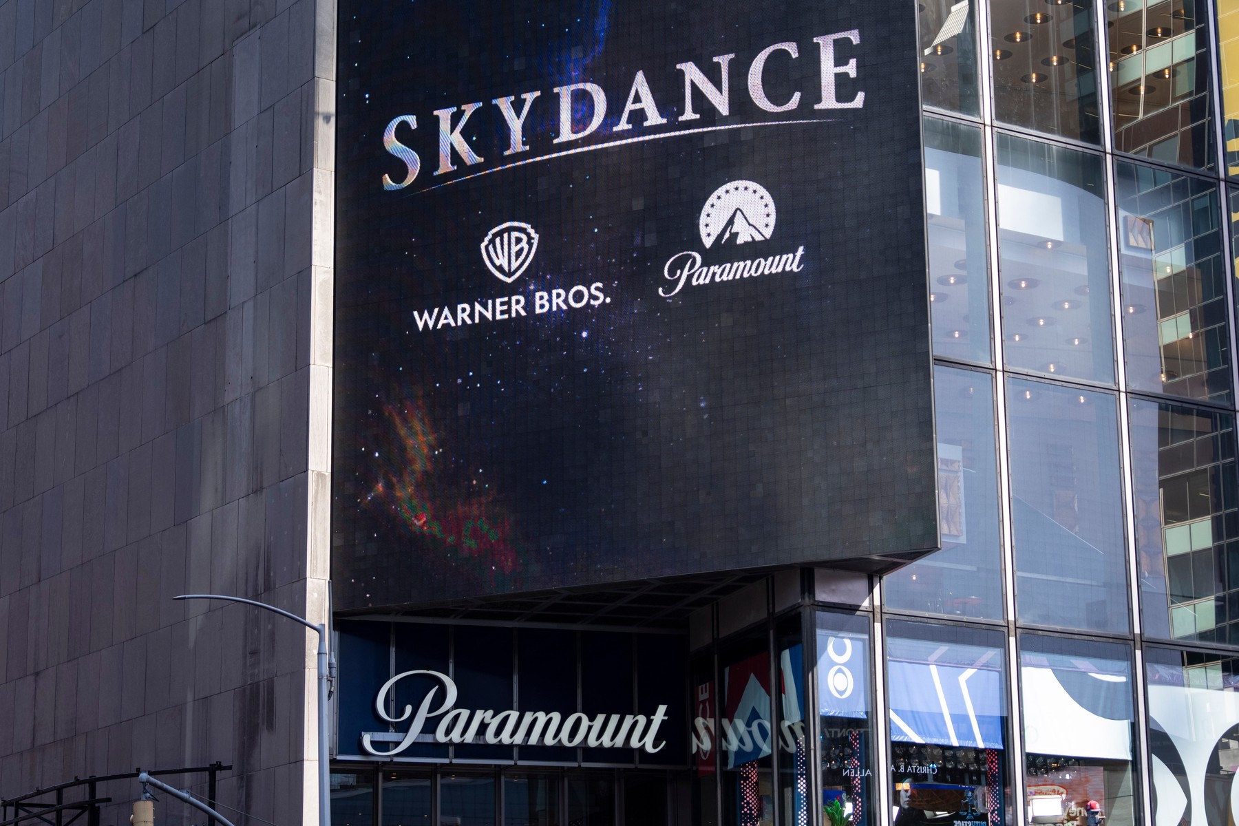 Fuziune masivă în Hollywood: Paramount Skydance a finalizat achiziția Warner Bros Discovery