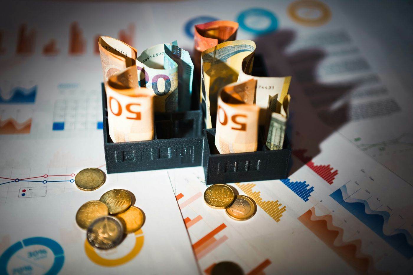 Deficitul comercial al SUA a crescut la 105,6 miliarde de dolari în august, pe fondul importurilor de tehnologie
