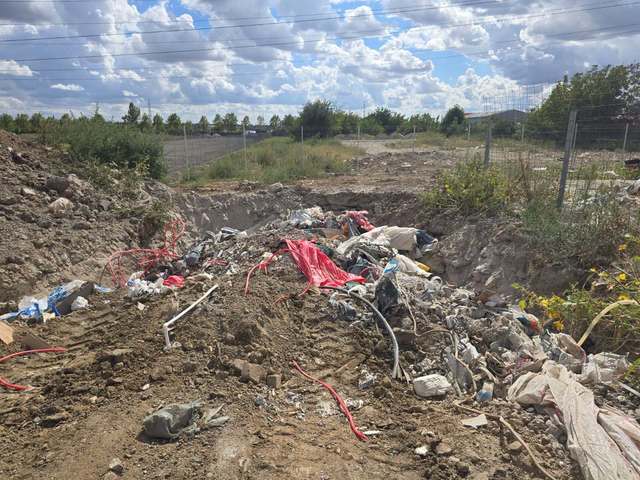 Sancțiuni de peste 200.000 de lei pentru depozitarea ilegală de deșeuri pe Splaiul Unirii