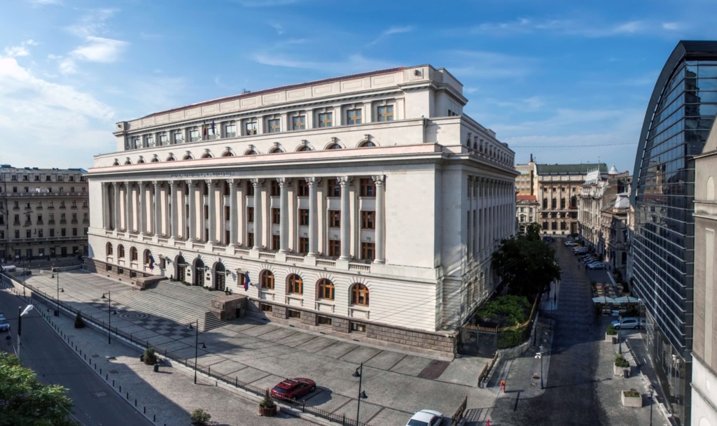 BNR explică ascensiunea cursului euro față de leu: factori geopolitici și incertitudini politice interne