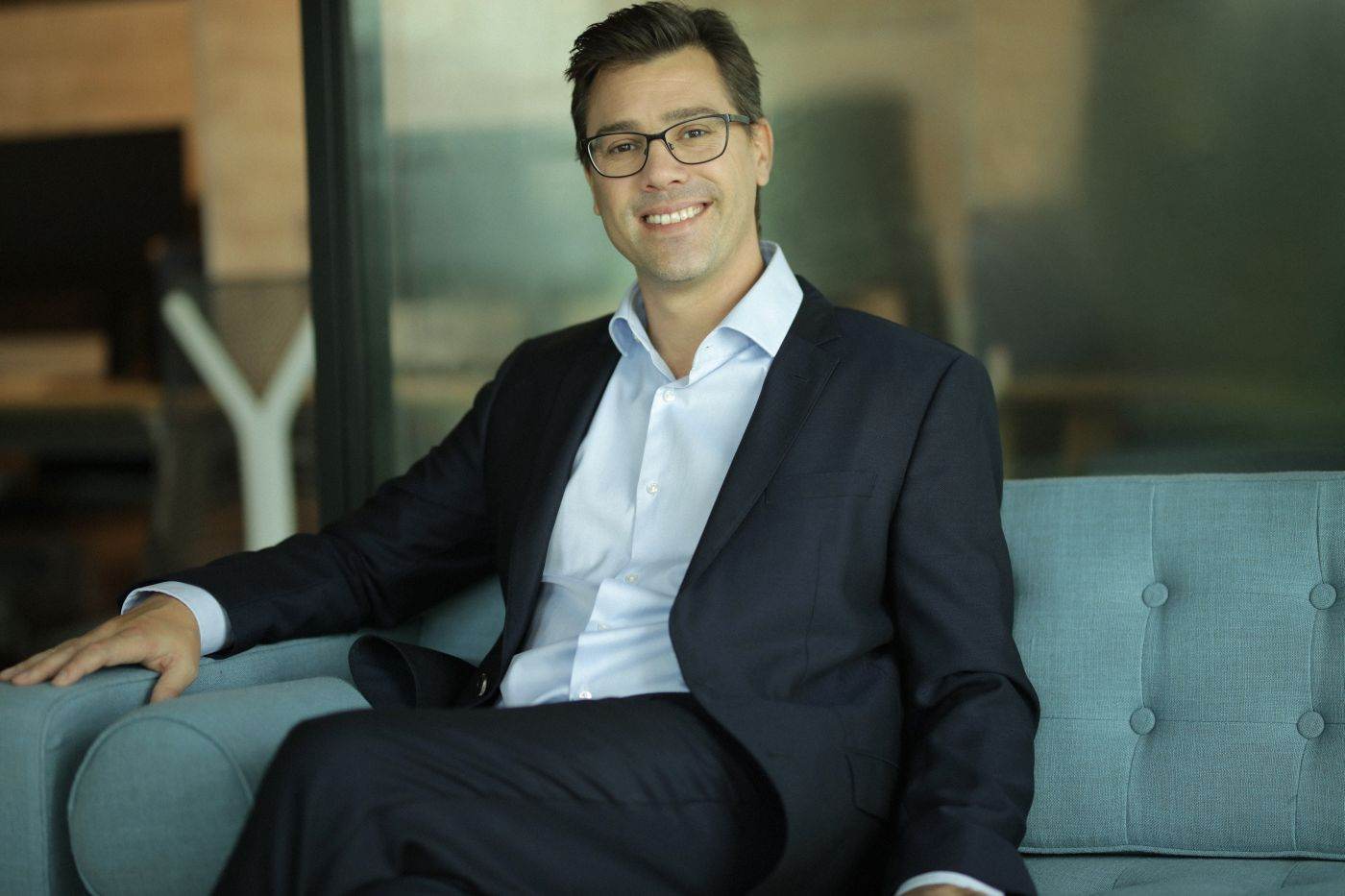 eToro integrează inteligența artificială în tranzacționare prin noi conectori pentru ChatGPT și Claude