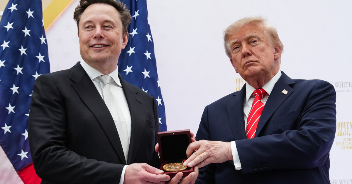 Elon Musk a fost decorat de Donald Trump cu Medalia Națională a Științei