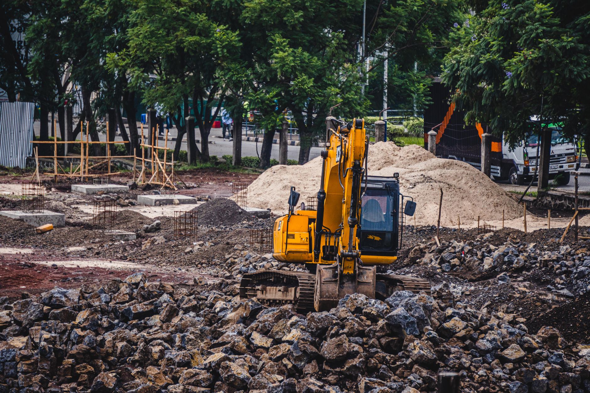Construcțiile au susținut aproape toată creșterea economică a României în 2025, avertizează Frames