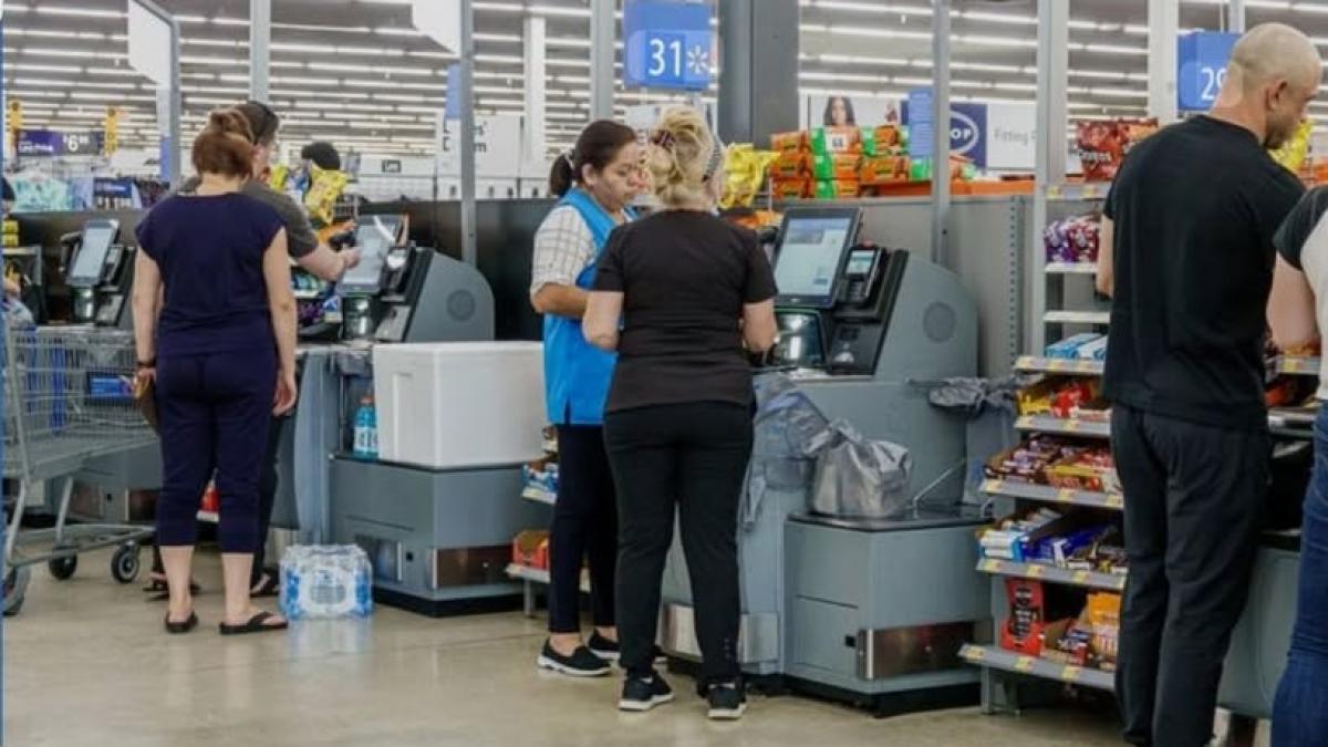 Retailerii renunță la sistemele self-checkout din cauza pierderilor de marfă și a defecțiunilor tehnice