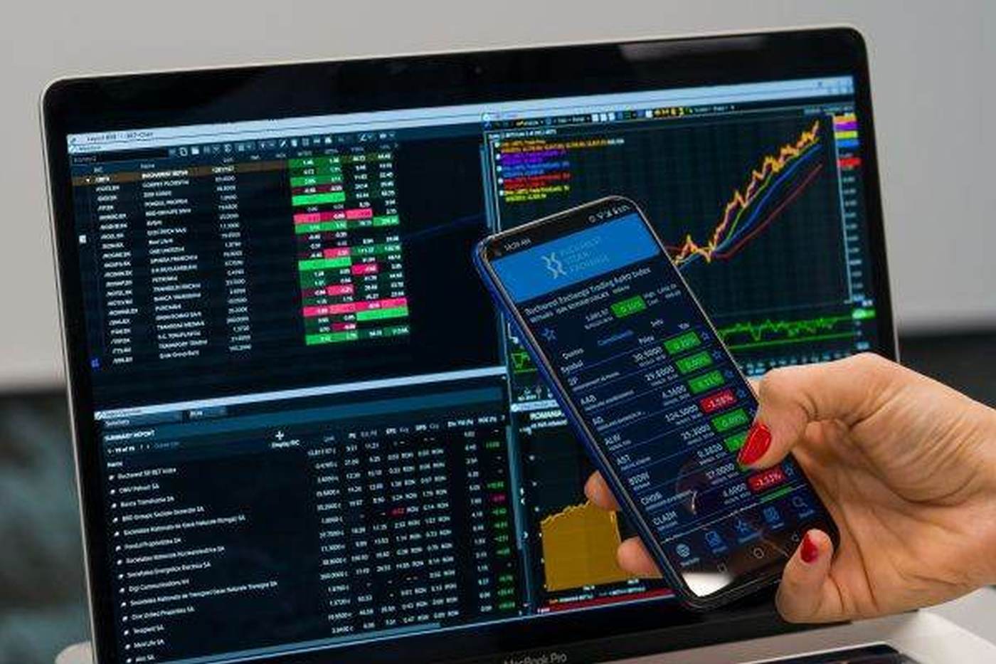 Piețele financiare globale monitorizează indicatorii de inflație din SUA și tensiunile geopolitice