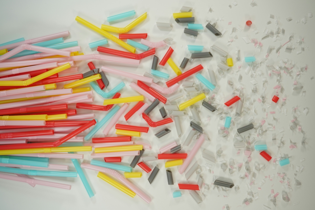 O enzimă microbiană identificată de cercetători poate descompune anumite tipuri de plastic și penicilină