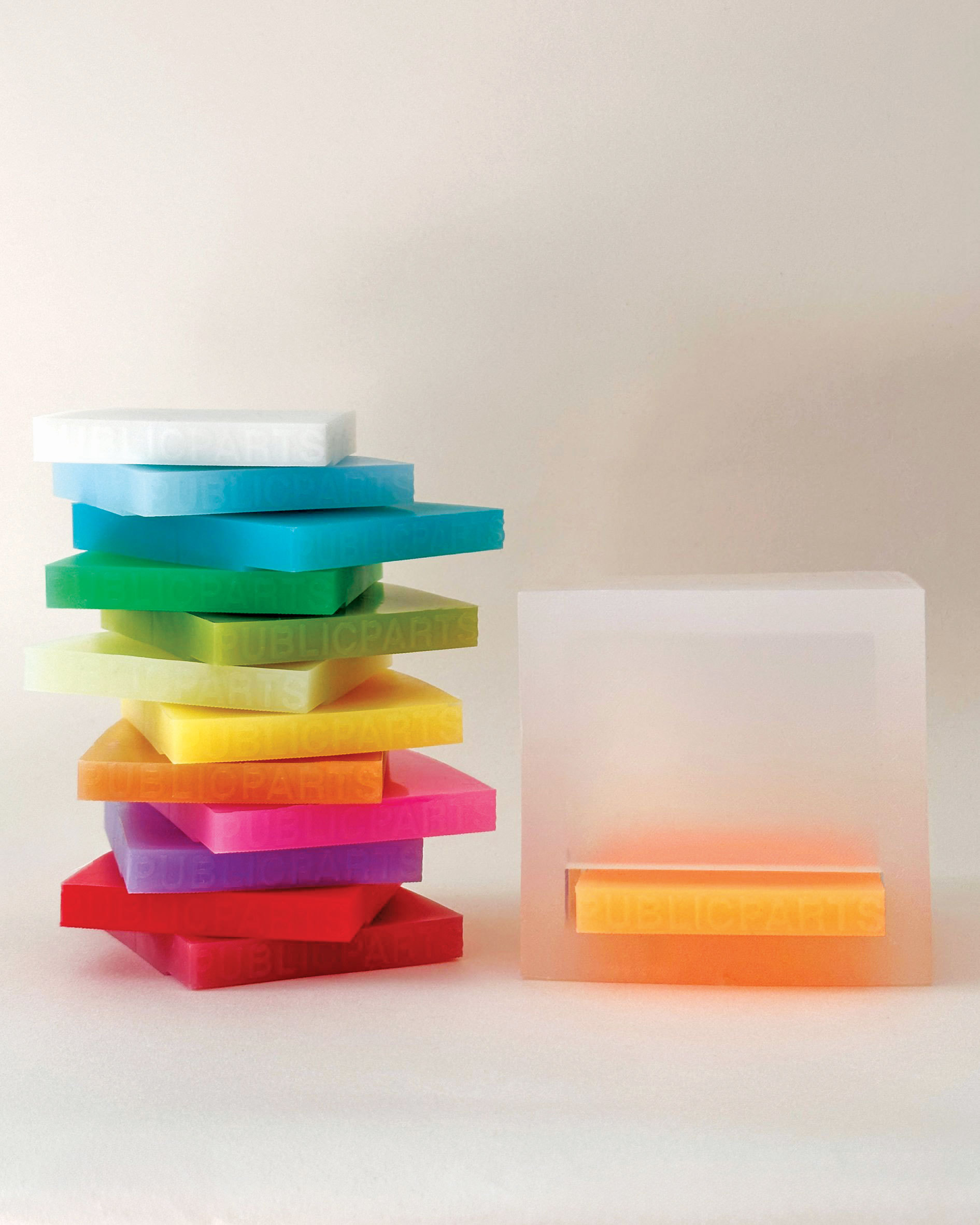 Gel Lamp: O lampă tactilă care utilizează plăci de silicon pentru schimbarea culorii luminii