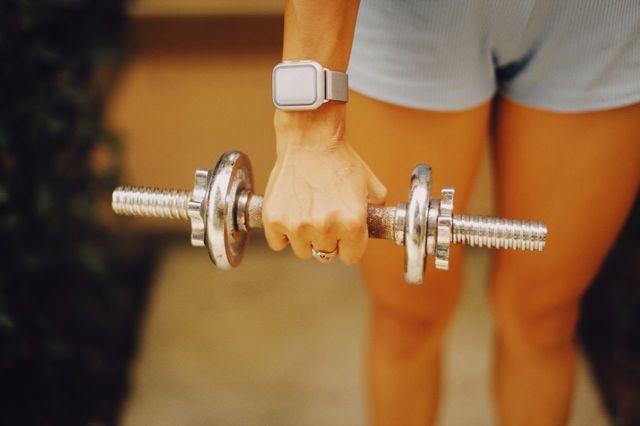 Echipamente de fitness inteligente: tehnologia care transformă antrenamentele de acasă și din săli