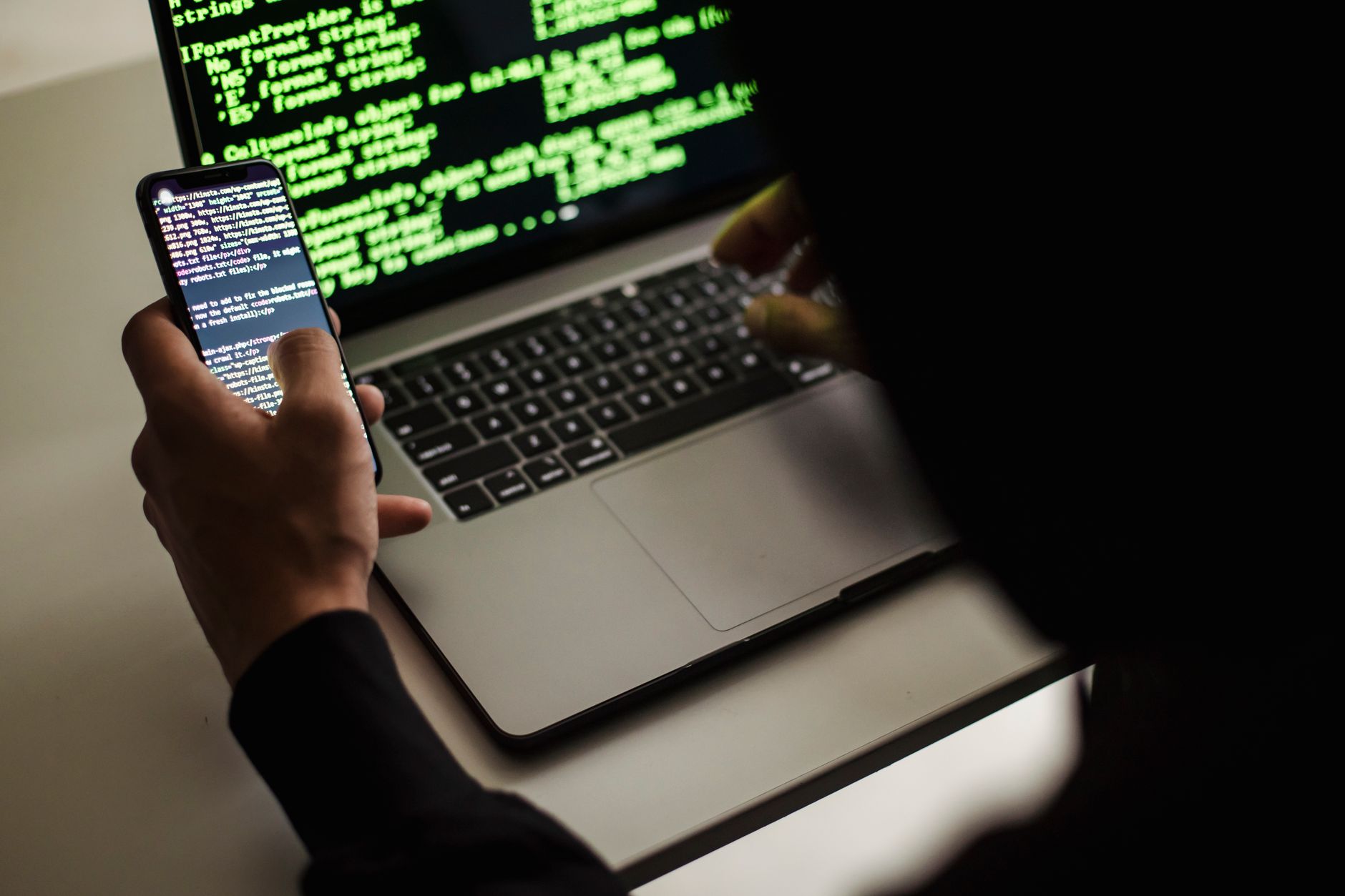 Explozie de 1.380% a atacurilor de tip device-code phishing prin utilizarea inteligenței artificiale
