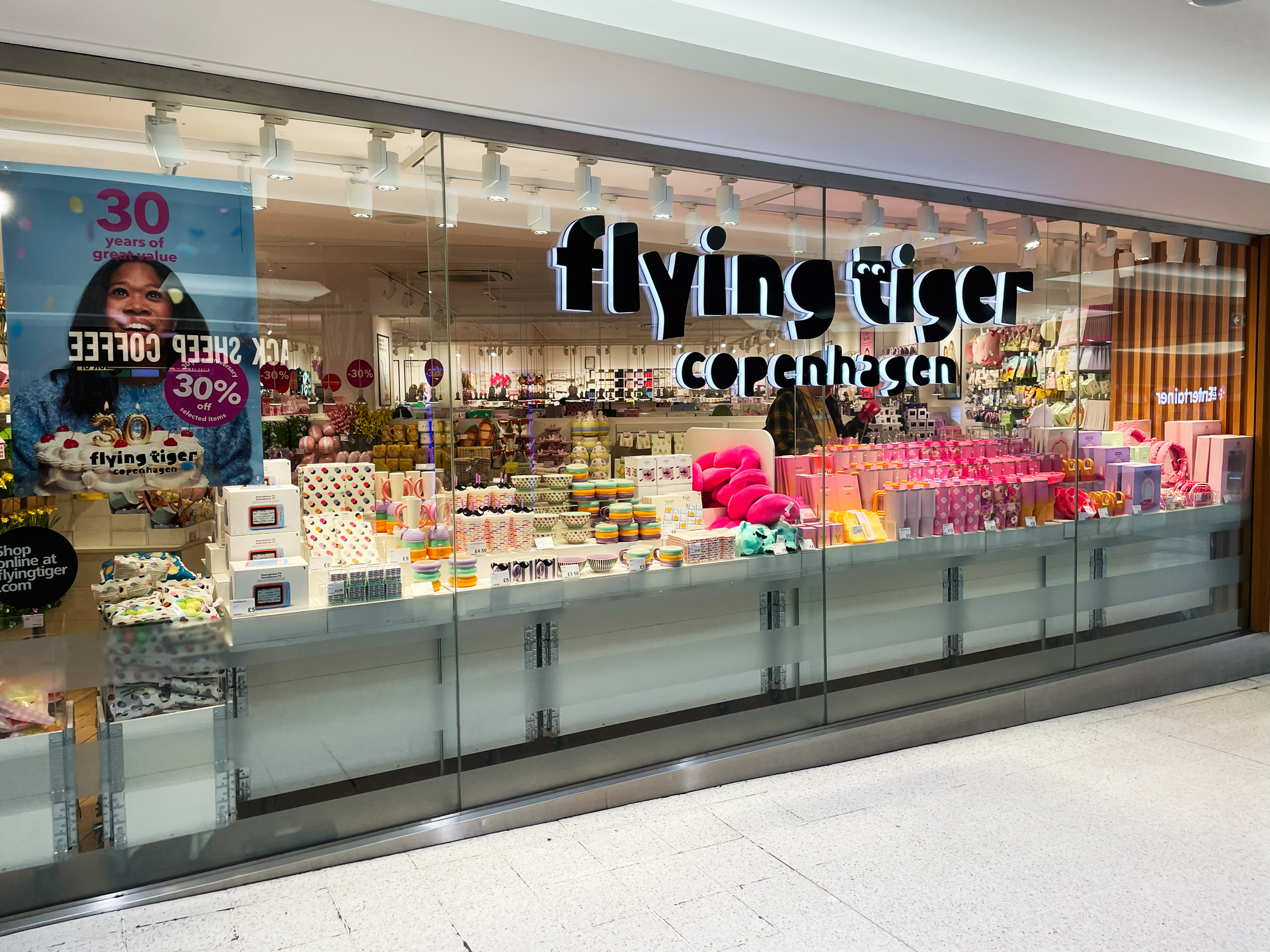 Retailerul danez Flying Tiger Copenhagen se extinde în România prin parteneriat cu Balfin Group