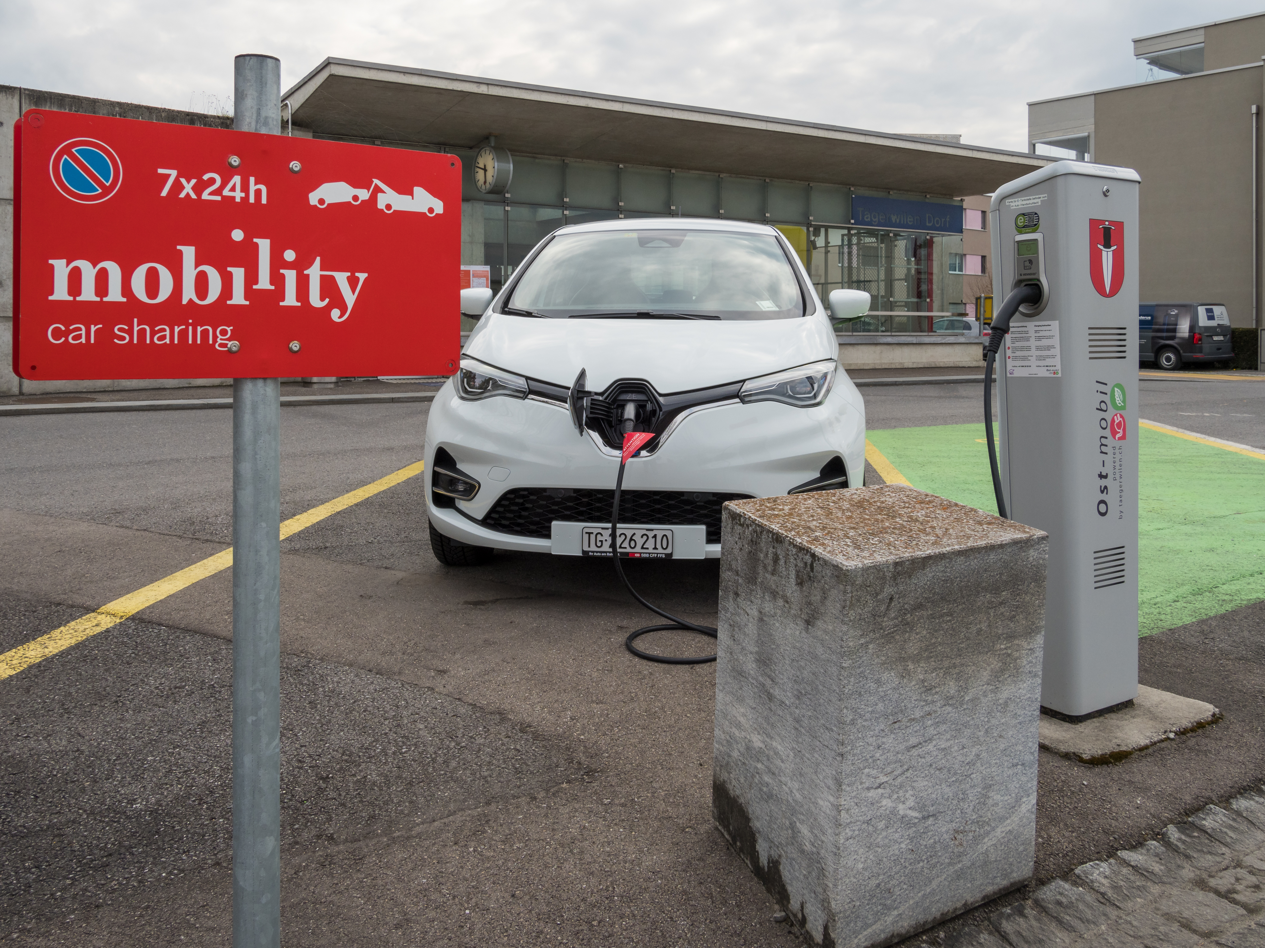 Exporturile UE de mașini electrice și hibride au crescut cu 10%, ajungând la 64,7 miliarde euro