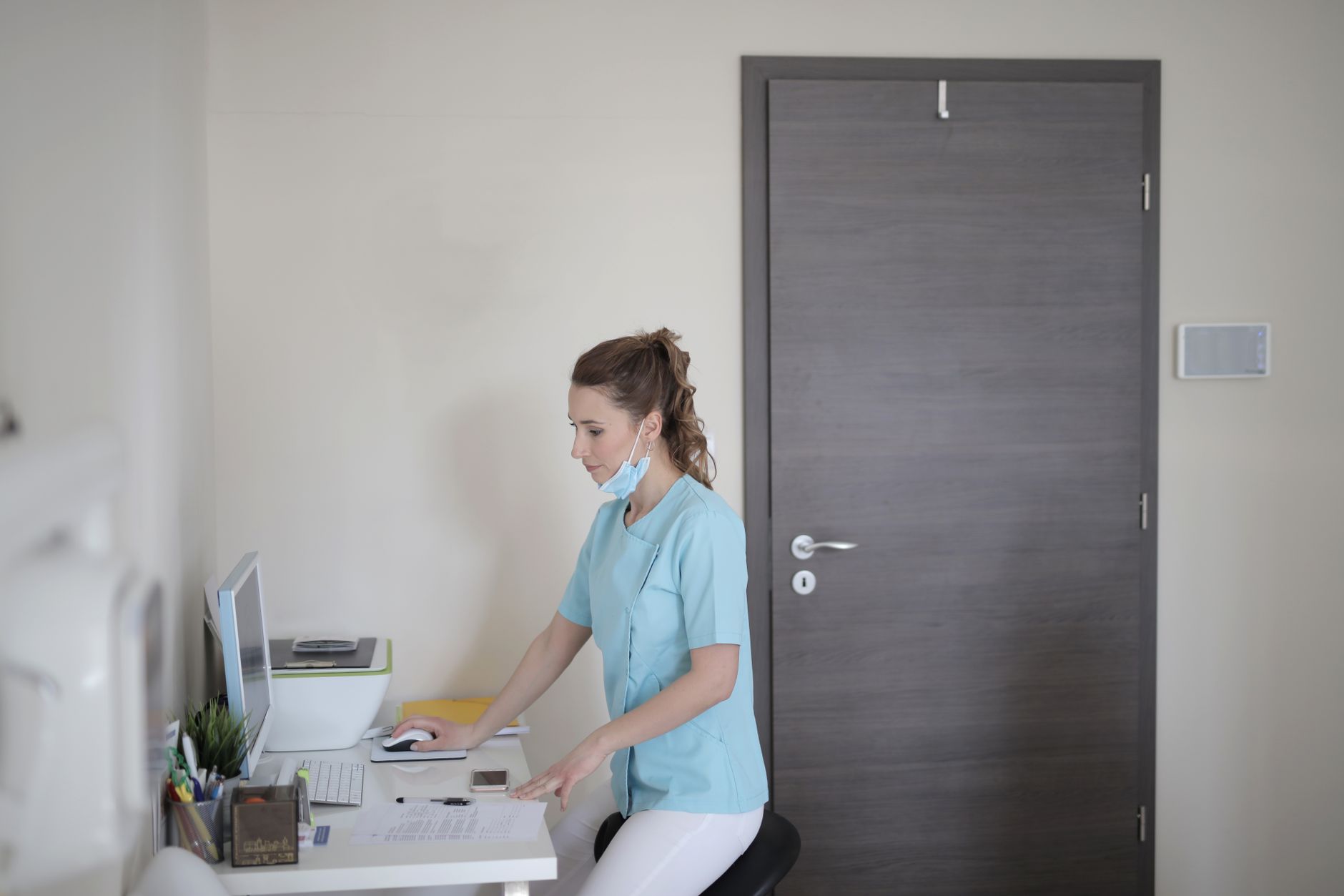 Inteligența artificială reduce timpul de lucru al medicilor cu peste 130 de ore pe an
