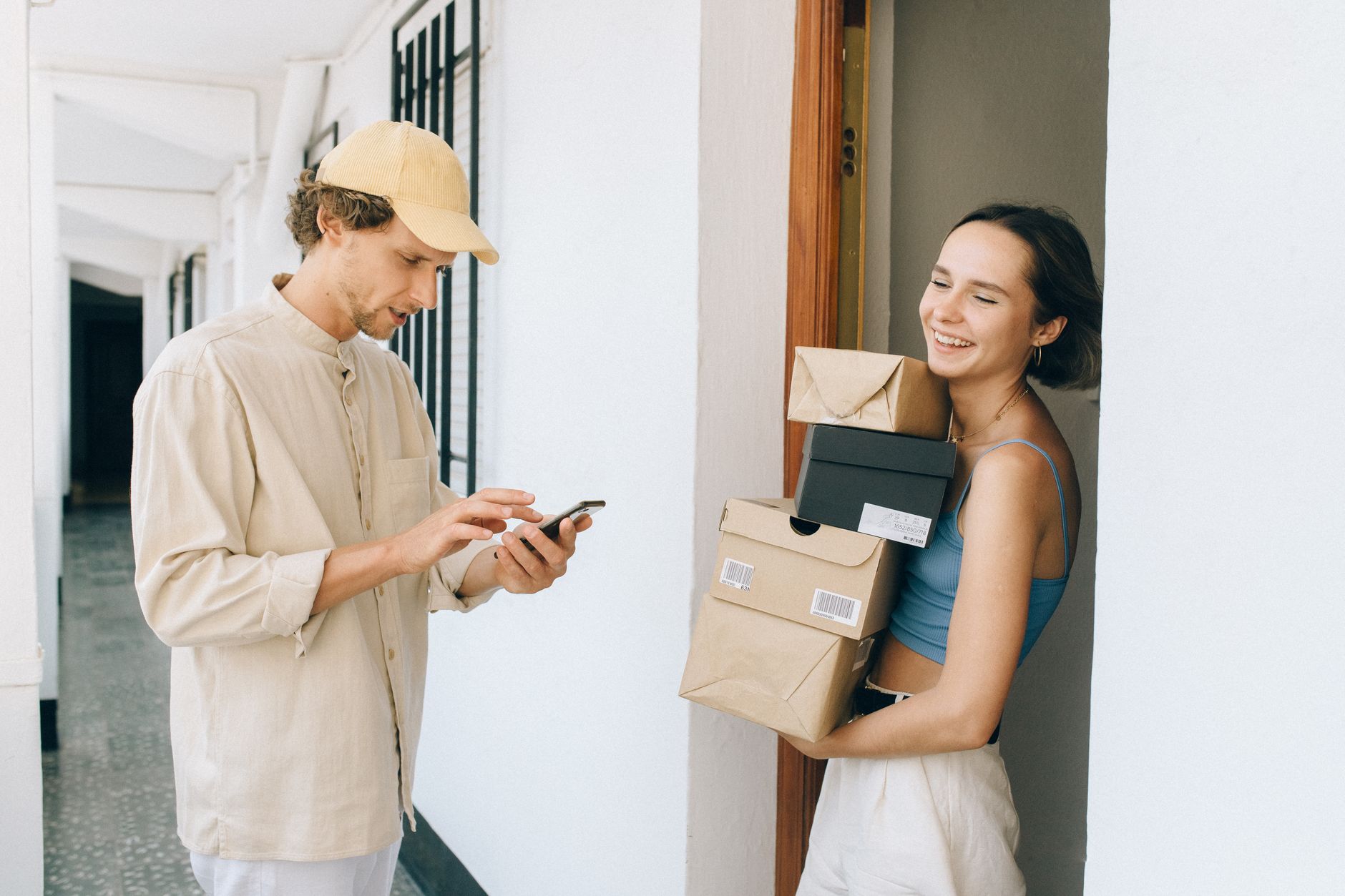 Probleme de siguranță la încălțămintea de pe platformele Shein, Temu și Aliexpress: 36% nu respectă normele UE