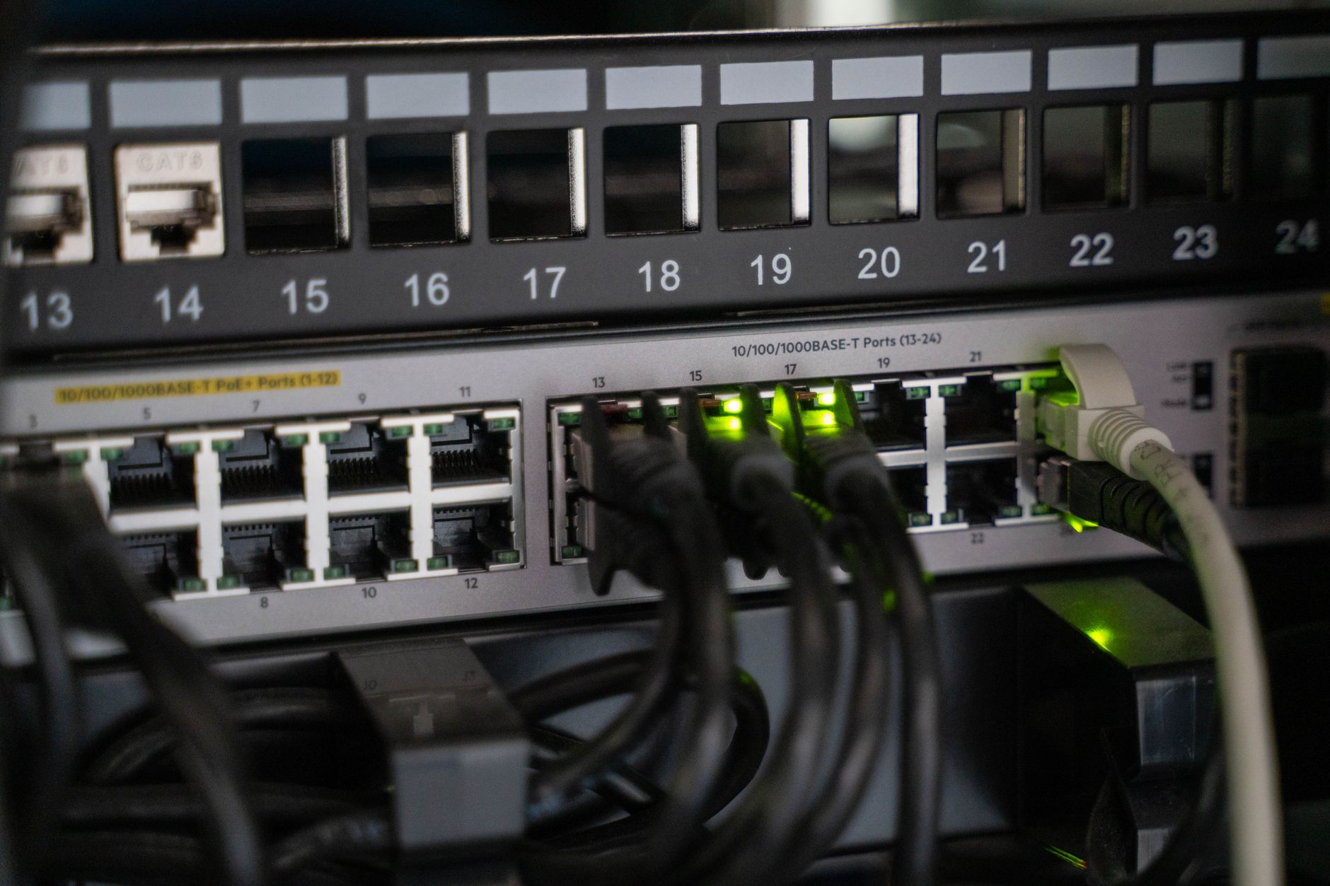 Riscul de autoreplicare a inteligenței artificiale pe dispozitive conectate la internet, conform Anthropic