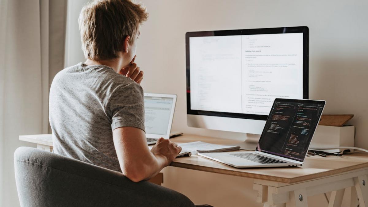 Costul digital al unei familii din România: cum se calculează cheltuielile lunare pentru servicii online