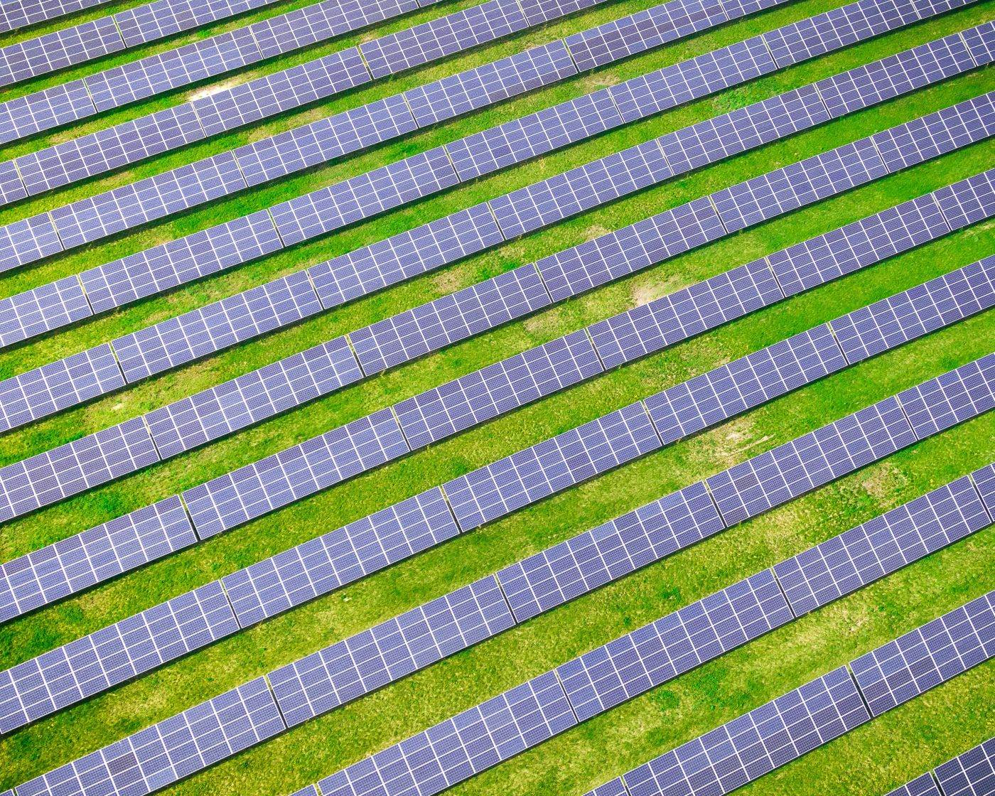AFIR lansează sesiuni de finanțare pentru energie solară și stocare destinată sectorului public