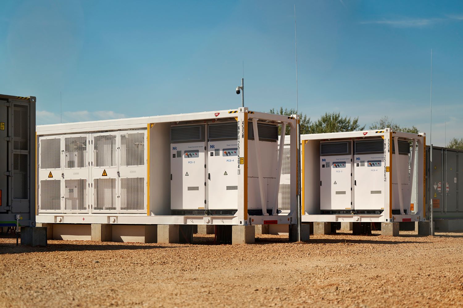 MOL Group extinde portofoliul de energie regenerabilă în Ungaria cu un nou parc solar și sistem de stocare
