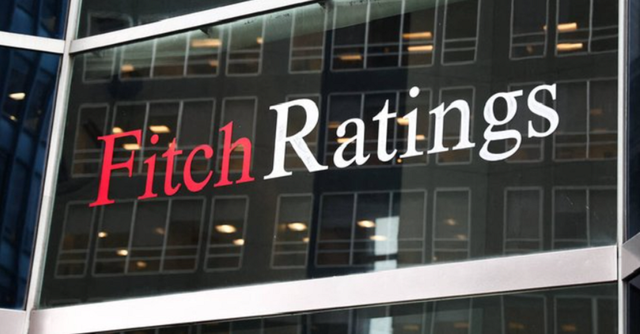 România riscă retrogradarea ratingului la categoria „junk” din cauza instabilității politice, avertizează Fitch