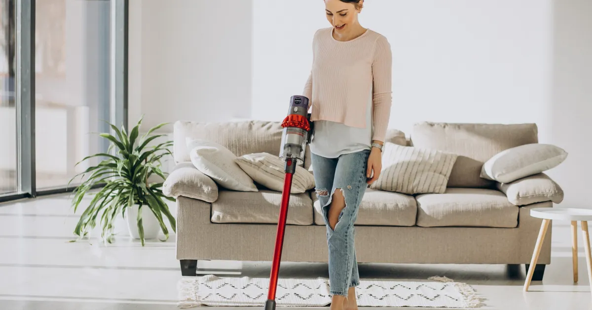 Aspiratoare robot, verticale sau clasice: diferențe de consum și performanță în funcție de tipul de pardoseli