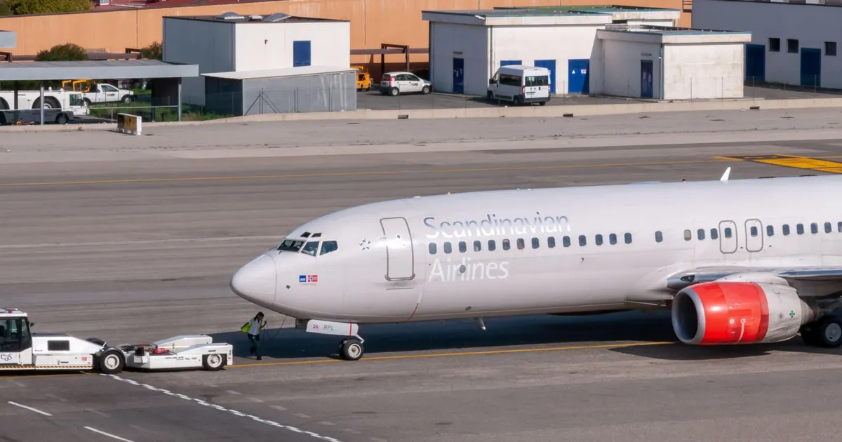 Compania Aeroporturi București investește aproape 470.000 de euro într-un remorcher electric pentru aeronave