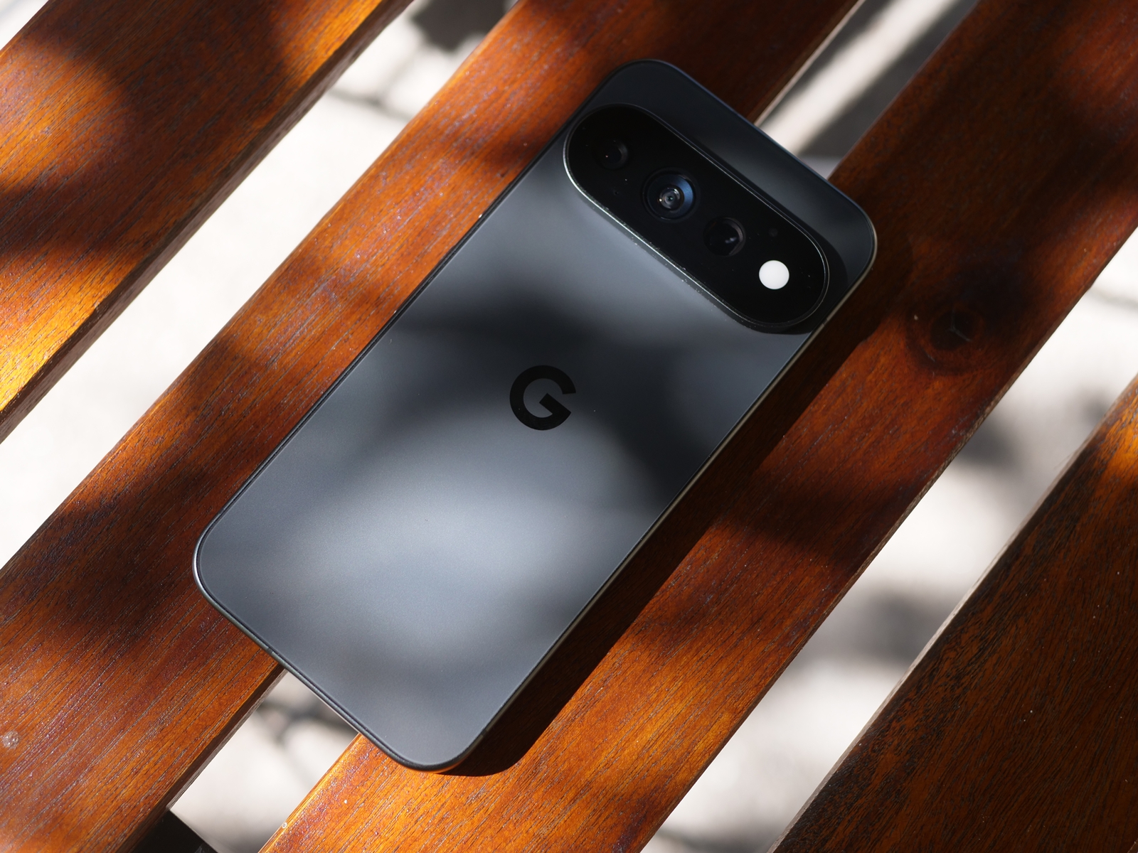 Google Pixel 11 Pro: Un vârf de gamă cu performanțe AI ridicate, dar cu limitări hardware și de preț