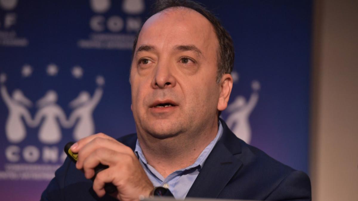 Riscul de retrogradare a ratingului României la Junk din cauza instabilității politice