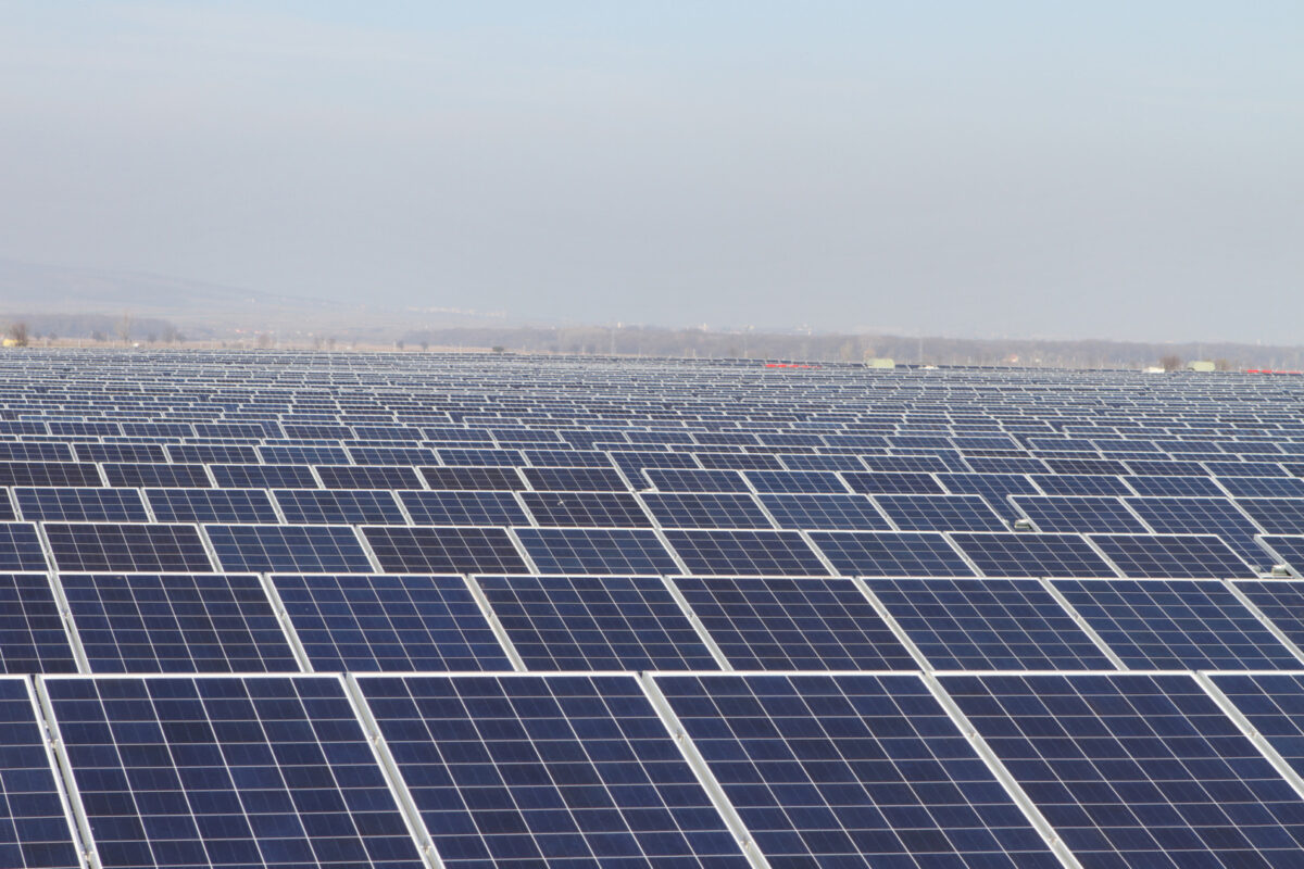 Ministerul Energiei lansează un apel de 500 de milioane de euro pentru energie solară și stocare