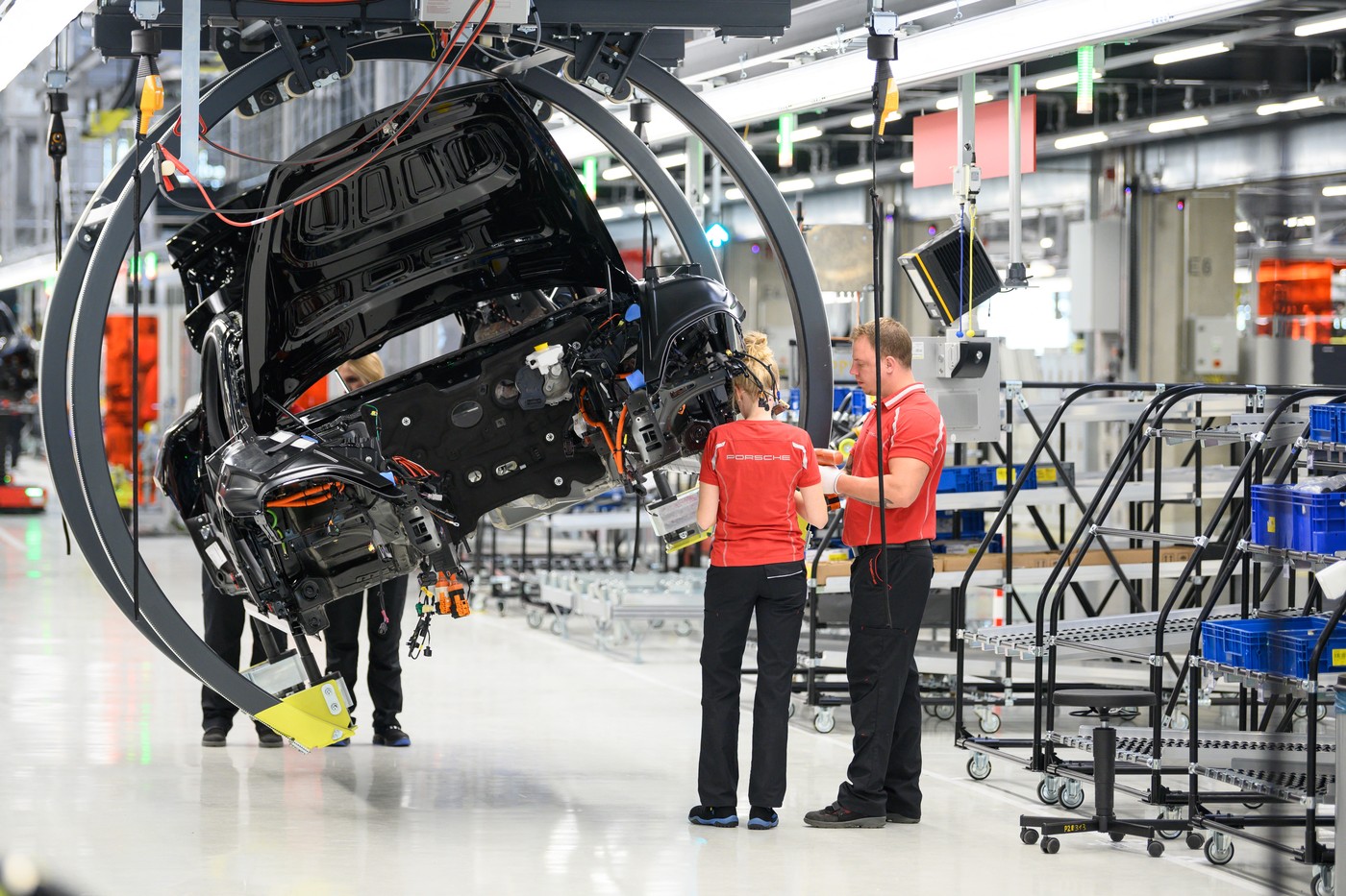 Porsche ar putea elimina încă 4.100 de locuri de muncă pentru a acoperi un deficit de 700 de milioane de euro