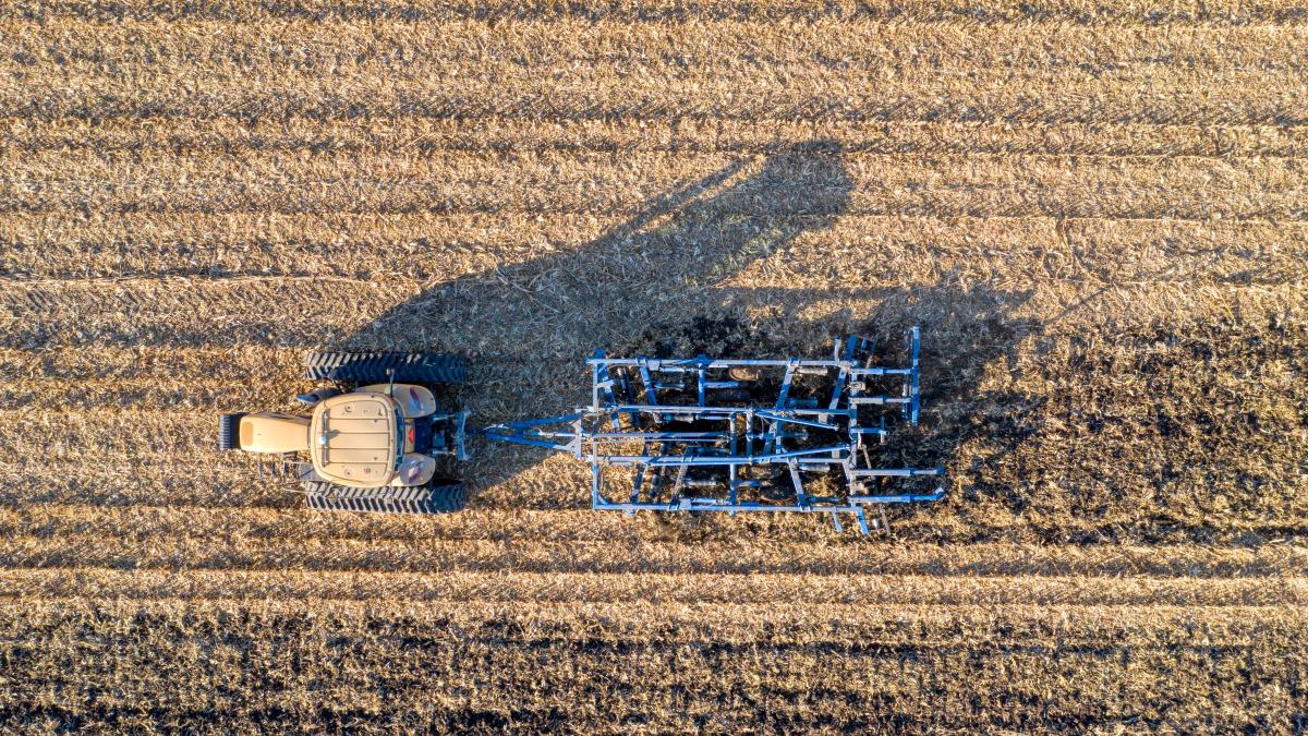 Adaptarea agriculturii la schimbările climatice: de ce pământul curat nu mai este soluția optimă