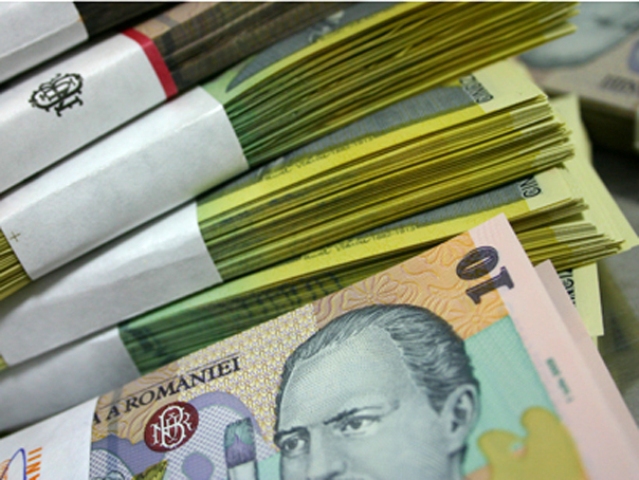 Cursul valutar a depășit pragul de 5,26 lei/euro, în contextul incertitudinilor politice