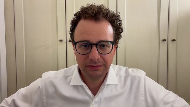 Dario Amodei propune un plan în trei etape pentru încetinirea dezvoltării AI, cu sprijinul OpenAI și al lui Elon Musk