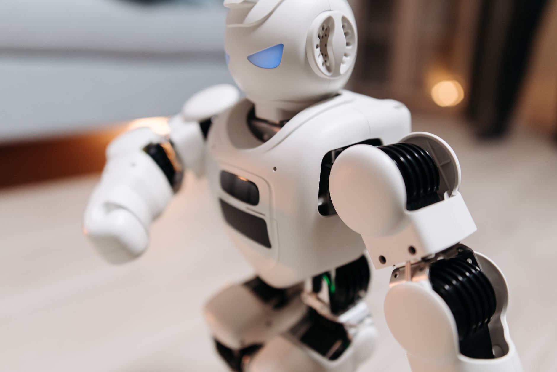 7.000 de roboți umanoizi vânduți în 2025. Estimările vorbesc de 1,2 milioane până în 2030