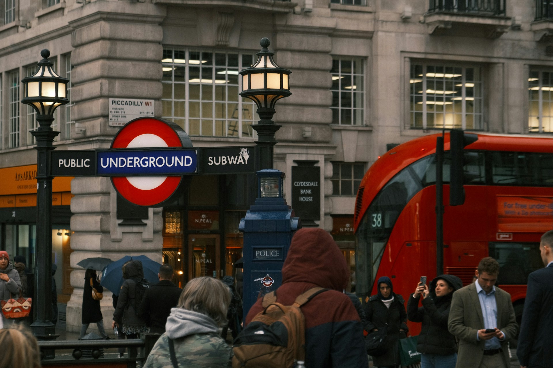 Cheltuieli record în Marea Britanie: 11,9 miliarde de lire sterline pentru gospodării cu cetățeni străini